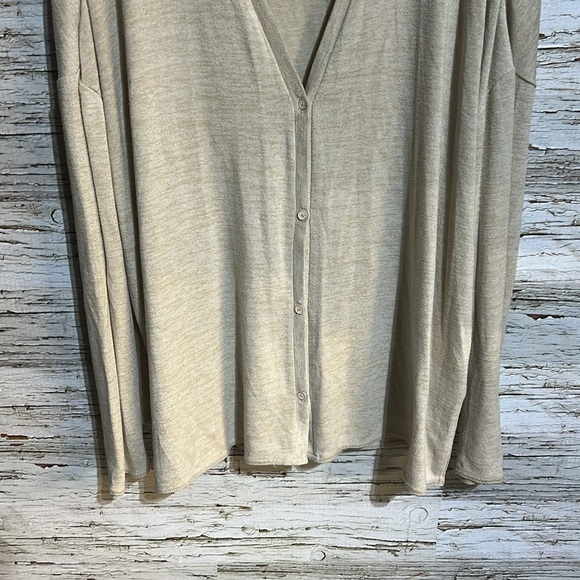Aritzia Wilfred free cream button cartigain size medium - oversized - Picture 4 of 10